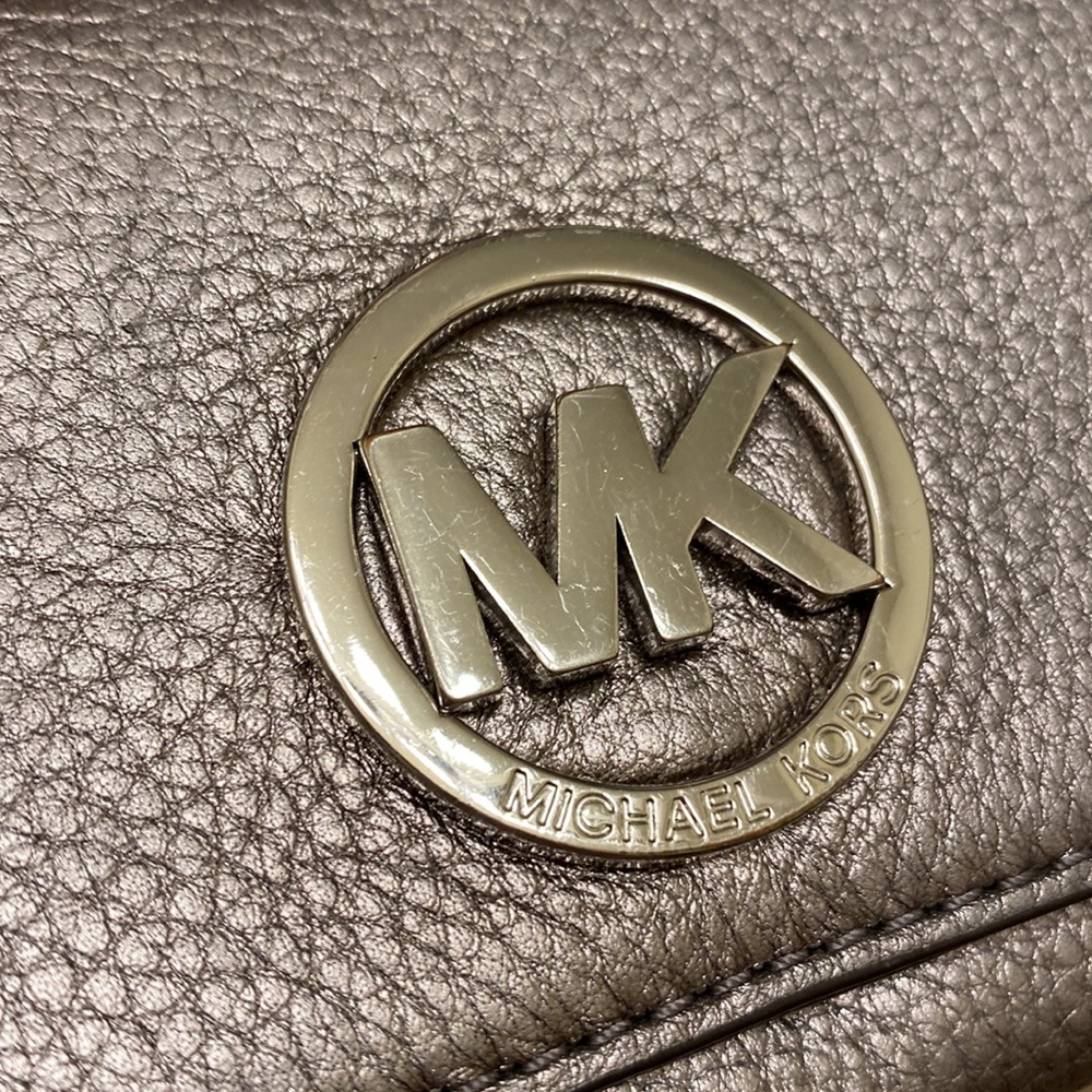 Michael Kors Wallet - Picture 14 of 16